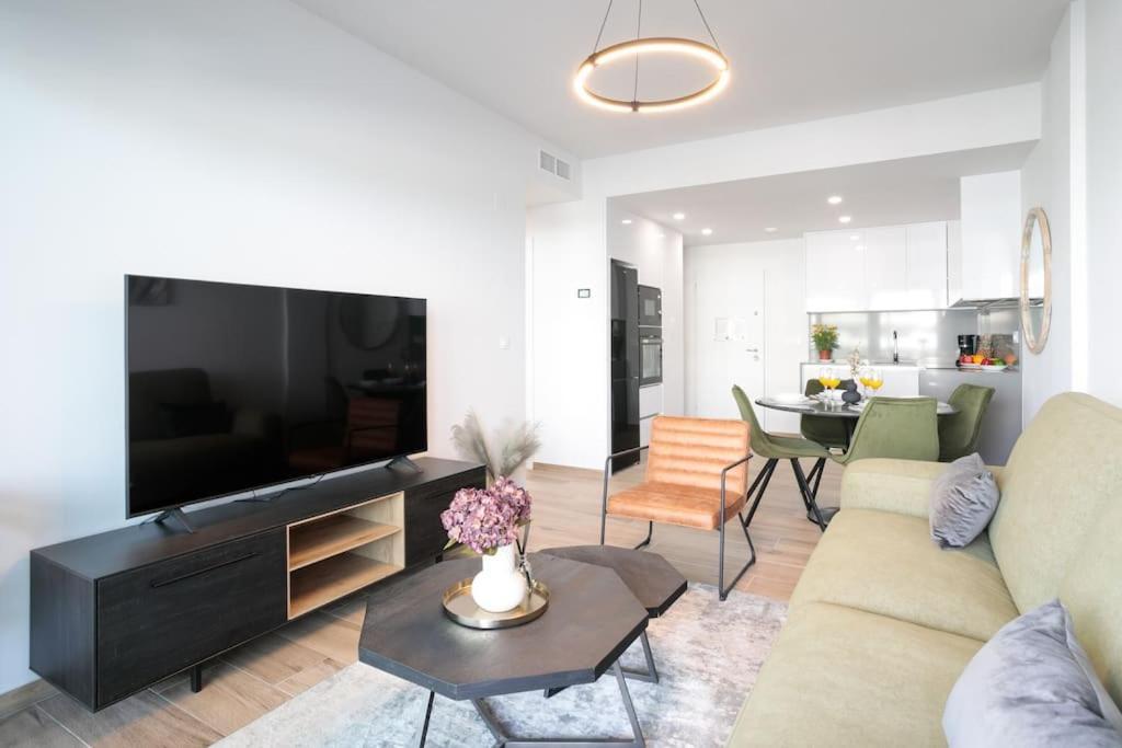 Arenales Terrace Refugee New Apartment With Pool And Gym Ареналес-дель-Соль Экстерьер фото